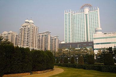 更大 更多系统 更多虫子！ 《禁闭求生2》新游戏细节公布